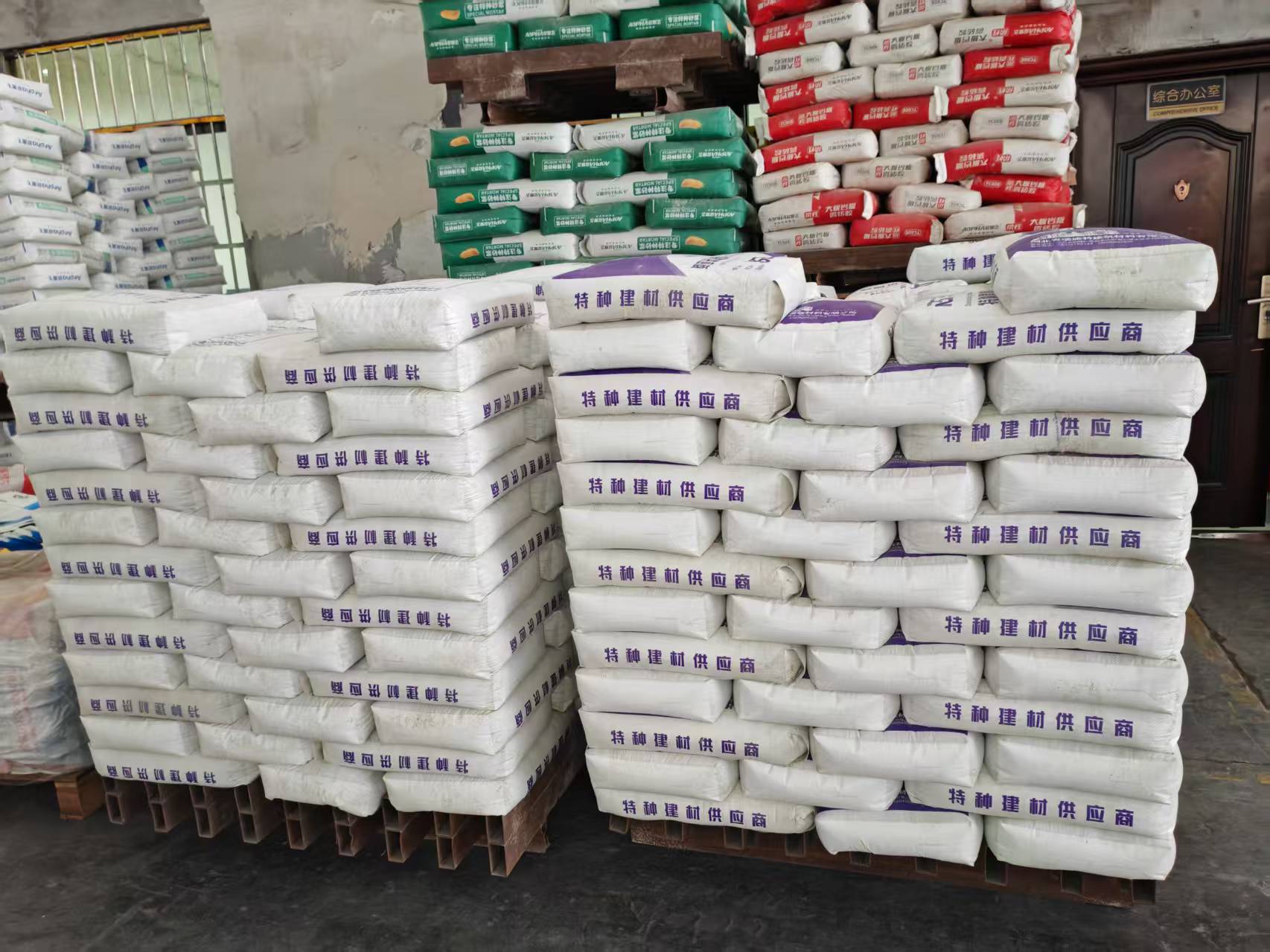 东区拱顶带模注浆料